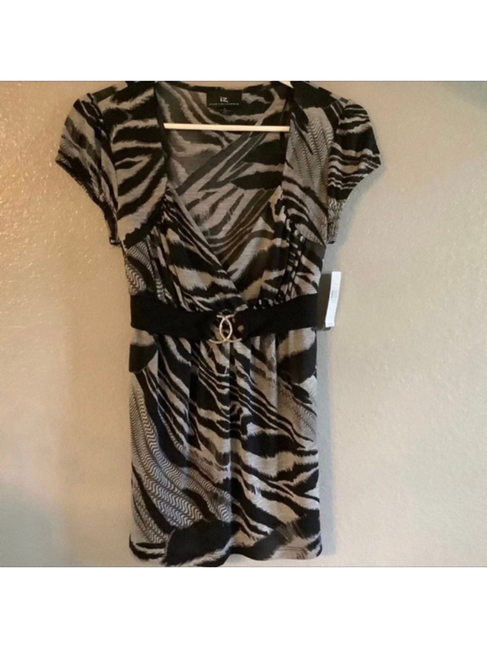 NWT IZ BYER CA Top Size LARGE animal print size 11-13